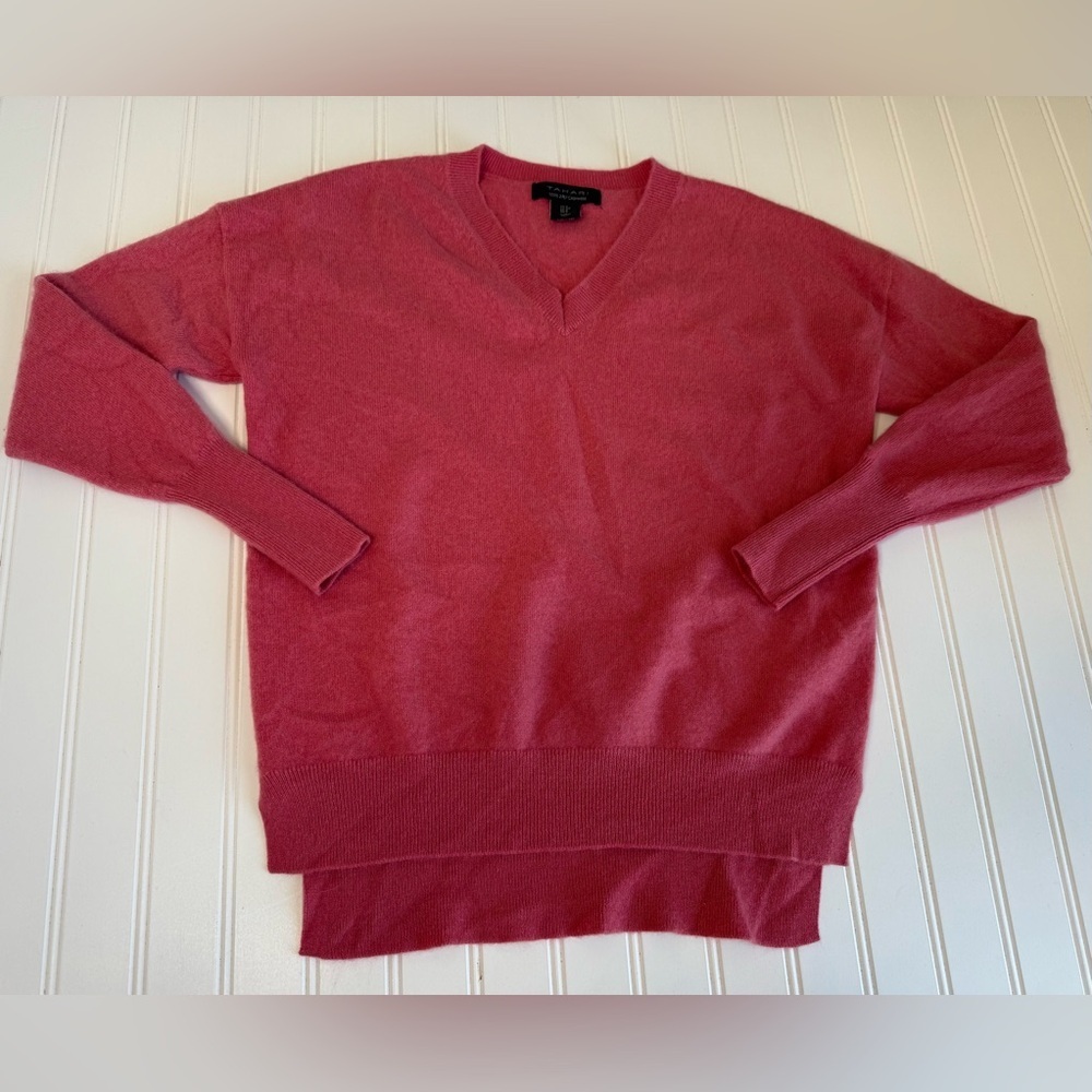 Tahari Pink 100% Cashmere Vneck Sweater Women Small. 1425